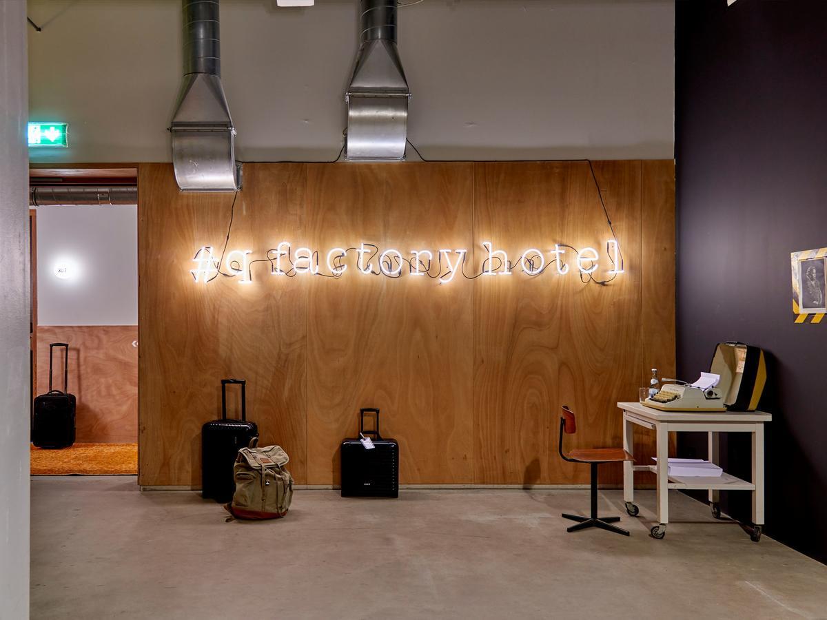 Q-Factory Hotel Амстердам Экстерьер фото