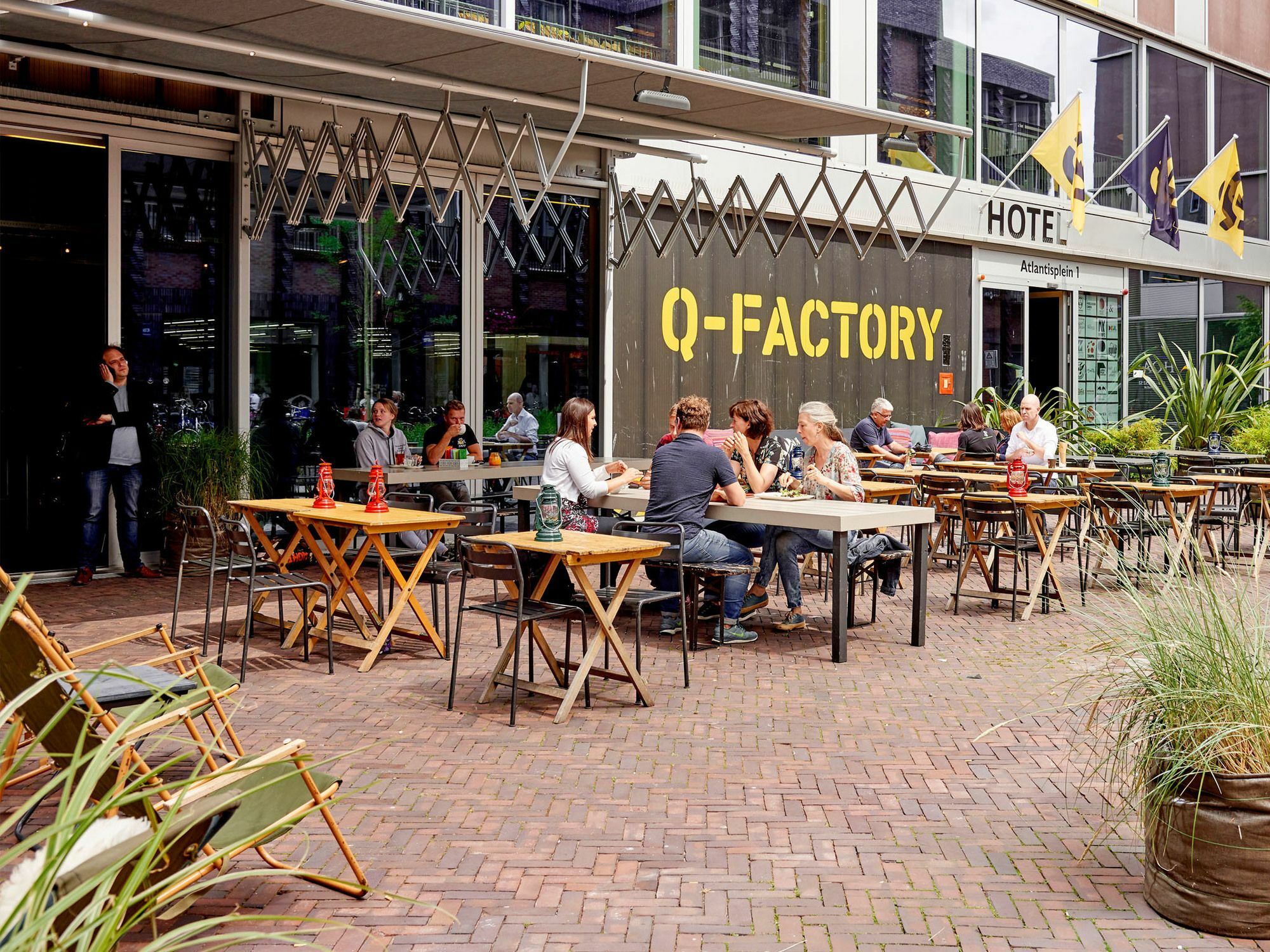 Q-Factory Hotel Амстердам Экстерьер фото